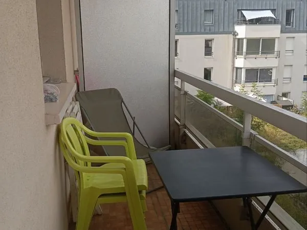 Vends studio calme et lumineux