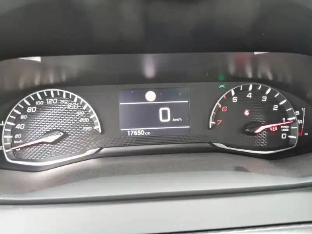 Peugeot 208 puretech 100 s&amp;s bvm6 — photo 14