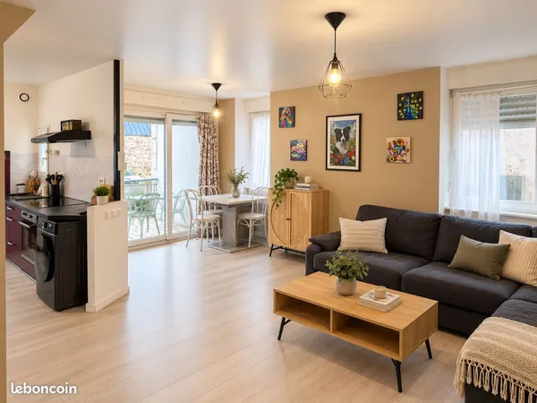 Superbe T4 en duplex rénové - 3 chambres, balcon-terrasse et box - Scaër centre