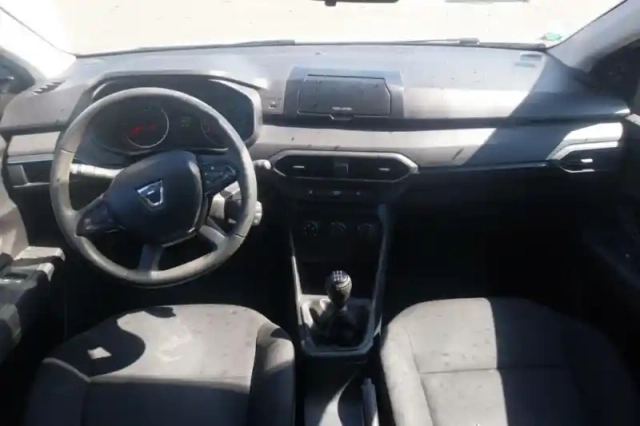 Dacia Sandero sce 65 — photo 9