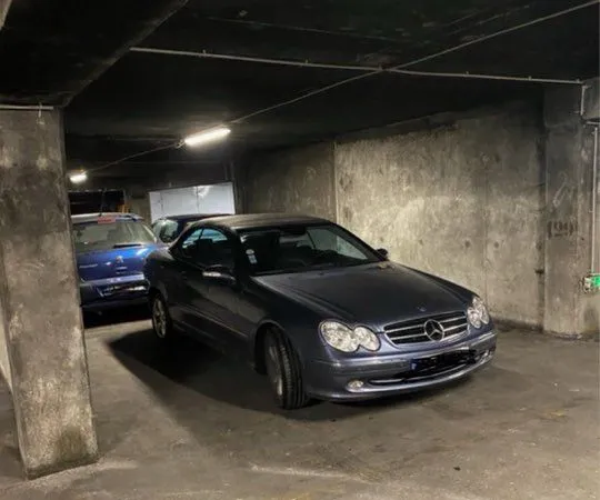 Place de parking couvert