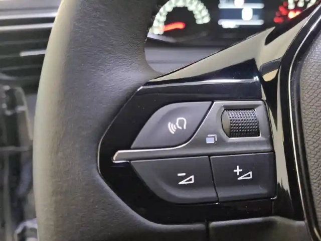 Peugeot 208 puretech 75 s&amp;s bvm5 — photo 30
