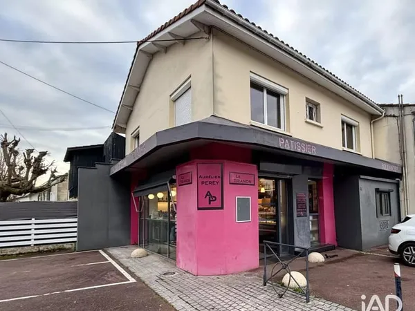 Immeuble commercial 200 m²