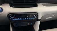 Toyota Yaris 116h Iconic 5p — photo 26