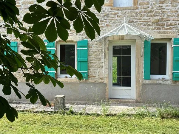 Maison en pierre à rénover avec dépendances - Toiture 2025