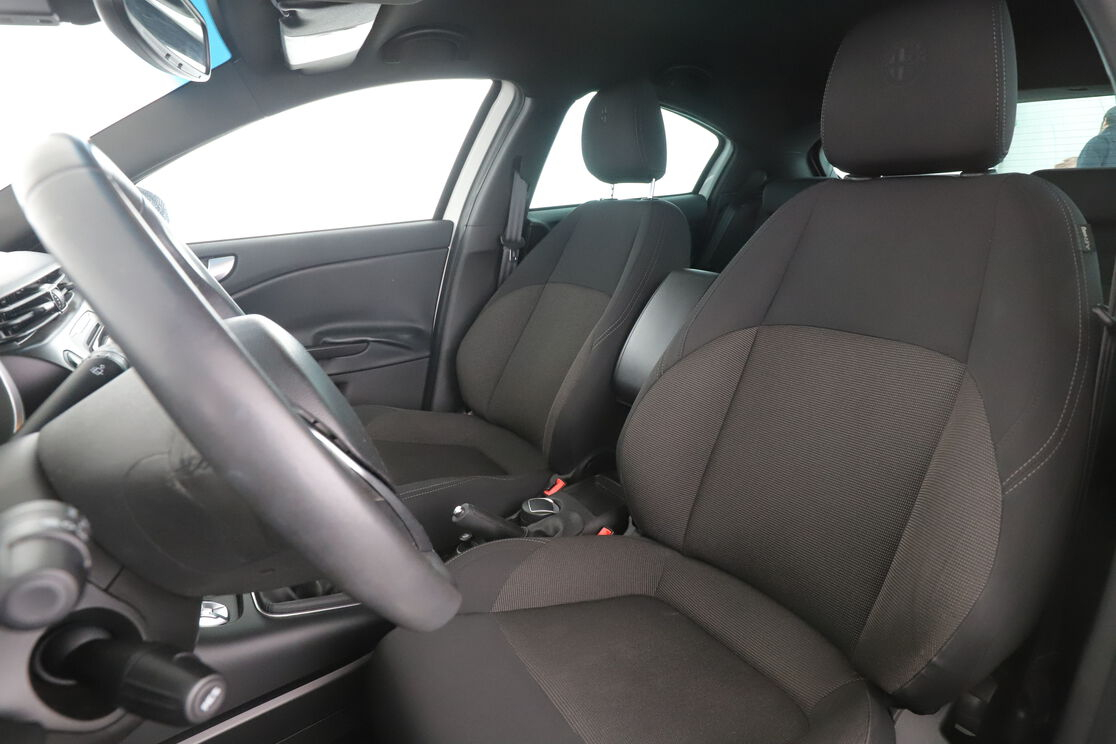 Alfa Romeo Giulietta 1.4 TJet Distinctive — photo 9