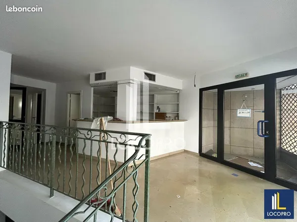 Local commercial 248 m²