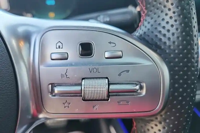 Mercedes Eqa 250+ — photo 40