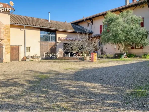 Maison 5 pièces 240 m² à vendre à Villefranche-Sur-Saone (69400)