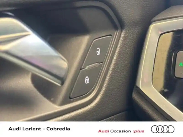 Audi Q3 35 tdi 150ch business line — photo 13