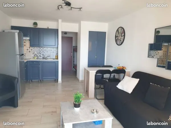 A deux pas des plages et vue mer, joli appartement