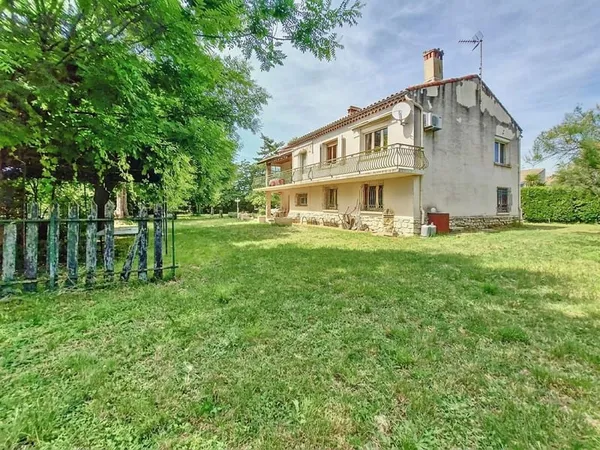 VILLEVIEILLE UNE MAISON AUX MULTIPLES POSSIBILITÉS, AU COEU