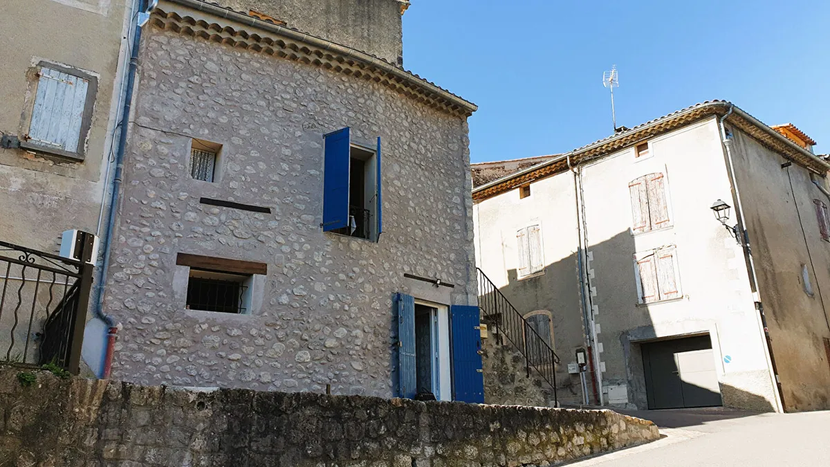 Photo 1