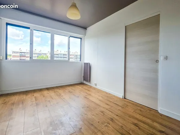Appartement F2 43 m² avec ascenseur - Résidence rénovée avec parc & piscine - Noisy-le-Roi - 199 000