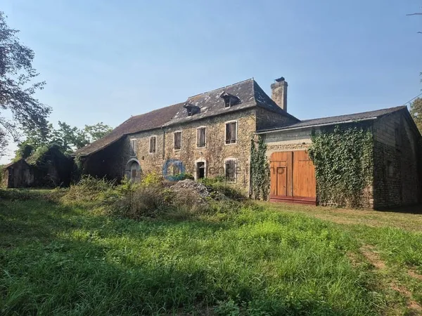 Maison typique béarnaise à rénover avec dépendances