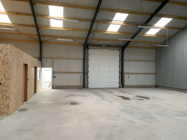 Local 300 m²