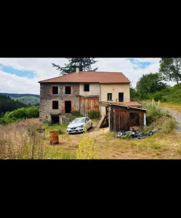 Propriété en pierre à rénover 200 m² - 1,5 hectare de terrain boisé. Source eau naturelle + vue pano
