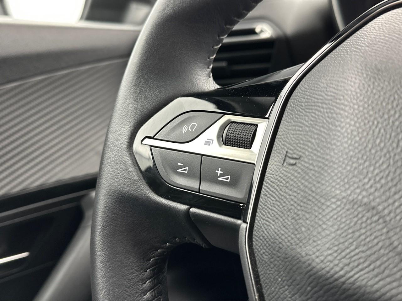 Peugeot 2008 puretech 130 s&s bvm6 style — photo 19