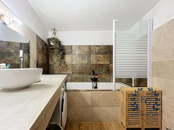 Maison de village avec beau potentiel  Idéal premier achat o