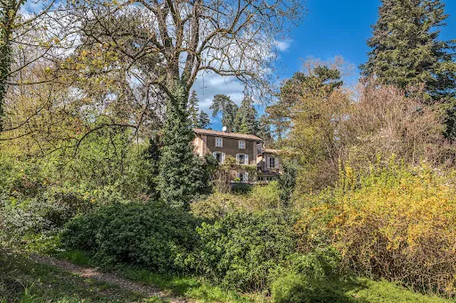 Maison 8 pièces 246 m²