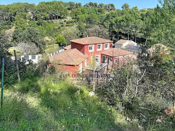 Villa avec grand terrrain de 4000M2 dans la campagne de Velaux
