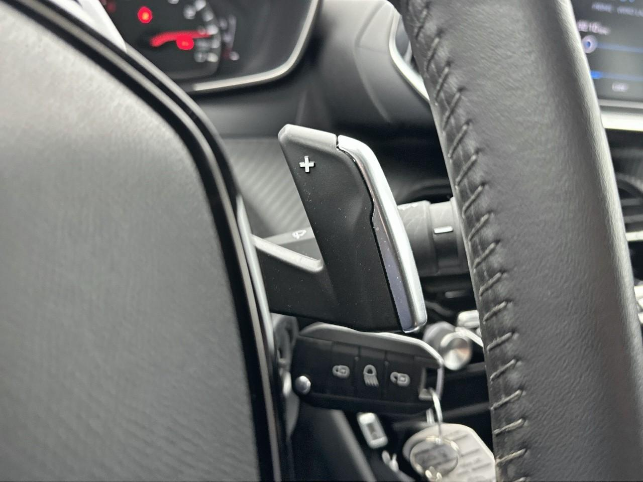 Peugeot 208 puretech 100 s&s eat8 style — photo 19