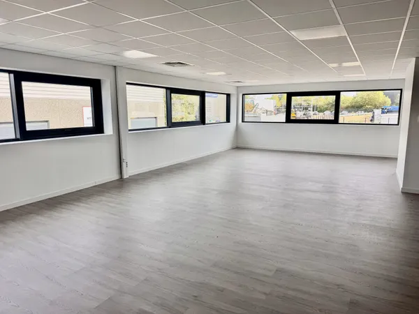 Local professionnel 125 m²