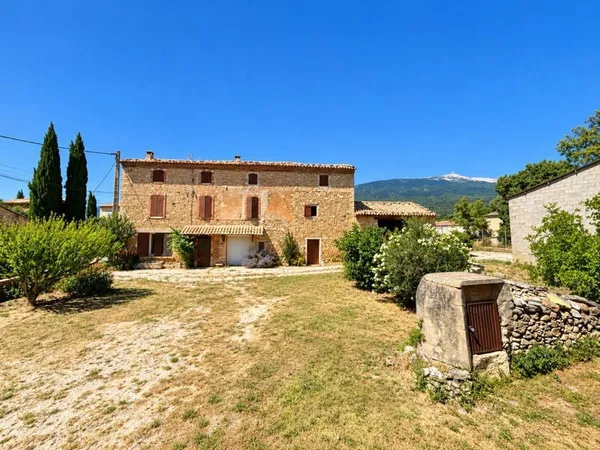 Authentique mas provençal de 1868 au pied du Mont Ventoux