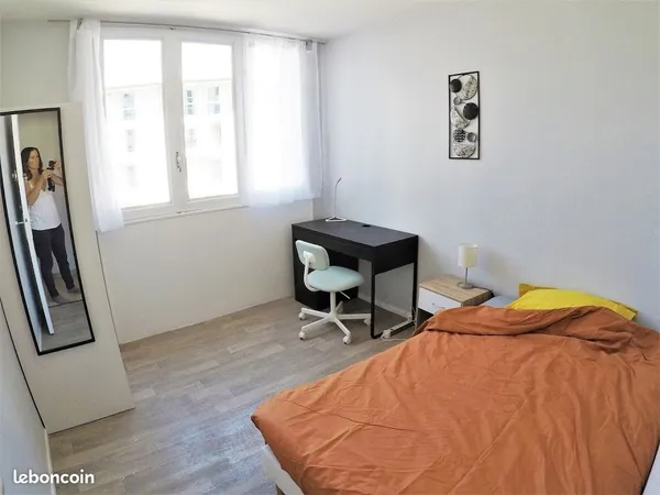 Chambre meublée Chambery entre gare et centre-ville pour étudiante ou jeune active - dispo 1er novem