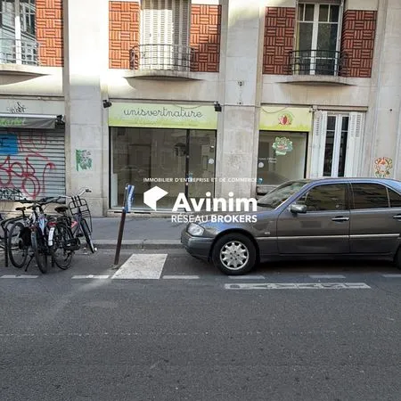 Local 50 m² Paris