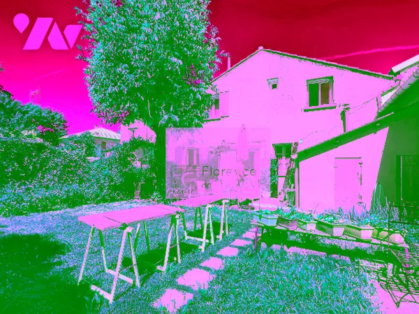 Ensemble immobilier composé de deux habitations, un hangar ainsi que du terrain à bâtir