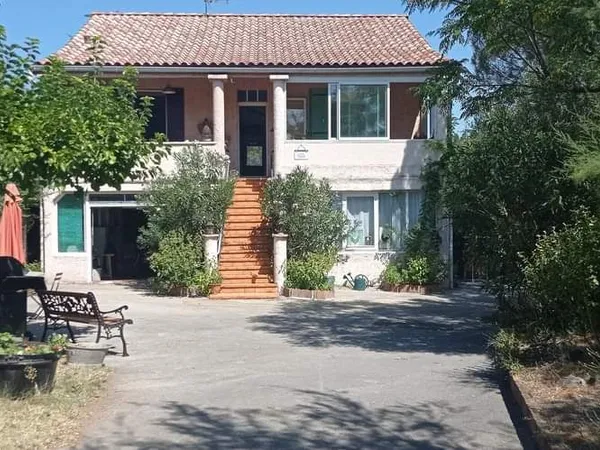 Propriété de 3 logements sur 1400M2