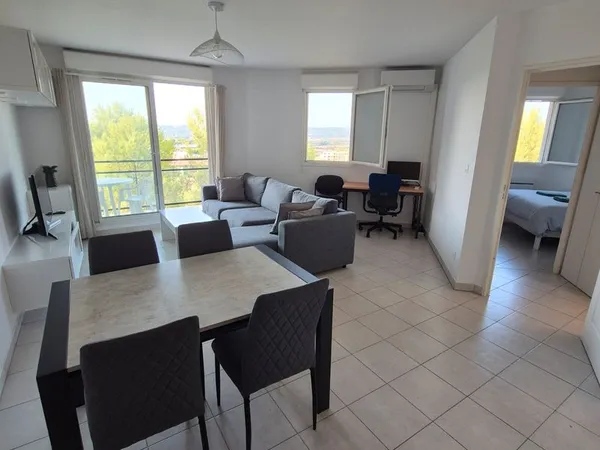 T2 meublé de 43 m² - Terrasse - Aix-la-Duranne