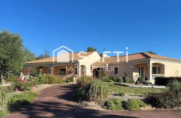Maison 8 pièces 229 m²
