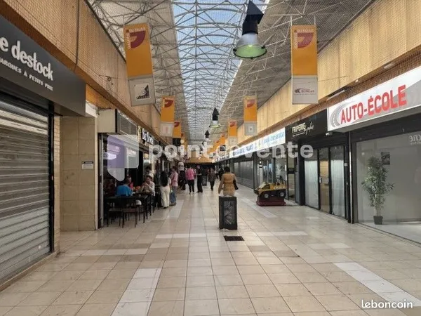 Commerce habillement/textile 50 m²