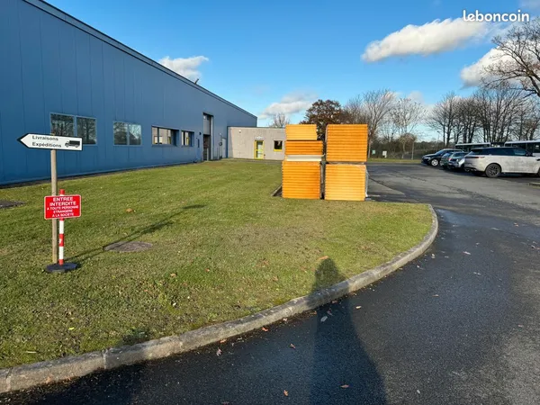 LOCAL D'ACTIVITÉ / ENTREPÔT/10 bureaux climatisé À LOUER - 755 m² - SAINT-JEAN-SUR-VILAINE