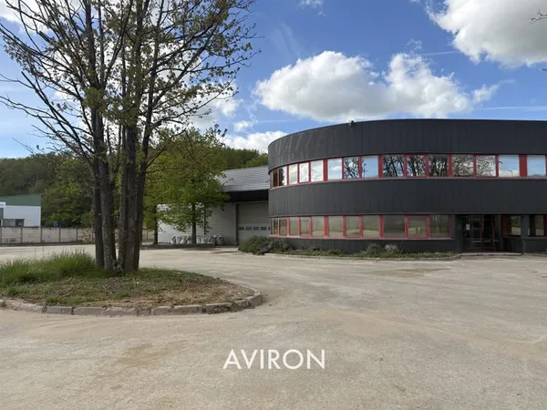 Très rares ateliers, bureaux, stockage avec grand parking