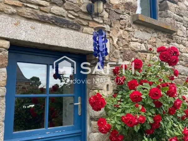 jolie maison en pierre dans un petit hameau, proche bourg