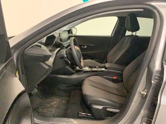 Peugeot 208 electrique 50 kwh 136ch — photo 34