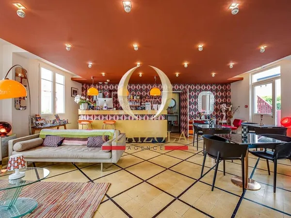 Hôtel 350 m²