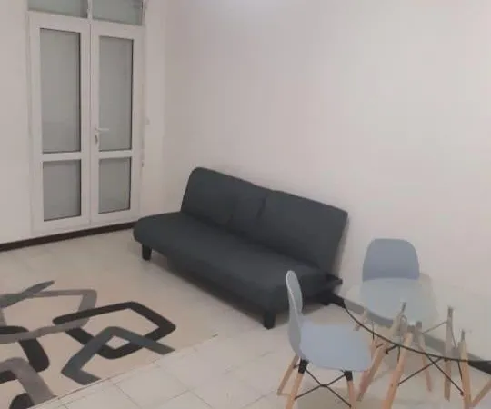 Grand T2 meublé avec balcon, terrasse et pergola