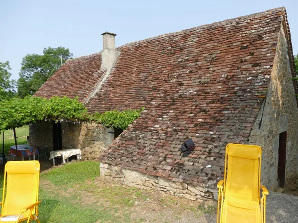 Maison en pierre avec dépendances à rénover entièrement sur ALVIGNAC