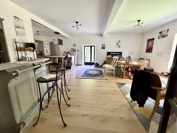 Maison 2 pièces 255 m²