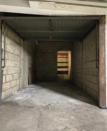 BOX FERMÉ 11,8+6,4 m² - 23.000 - PARIS 19e