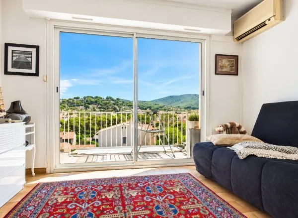 CARQUEIRANNE Studio avec terrasse, vue dégagée et aperçu m