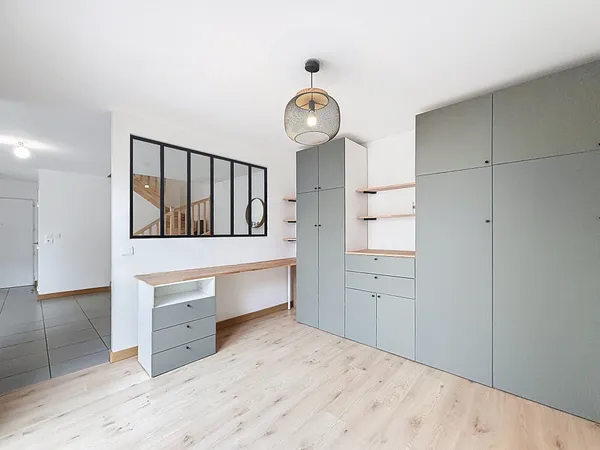Villeurbanne Appartement T4 80 m2 avec terrasse, jardin privatif et garage