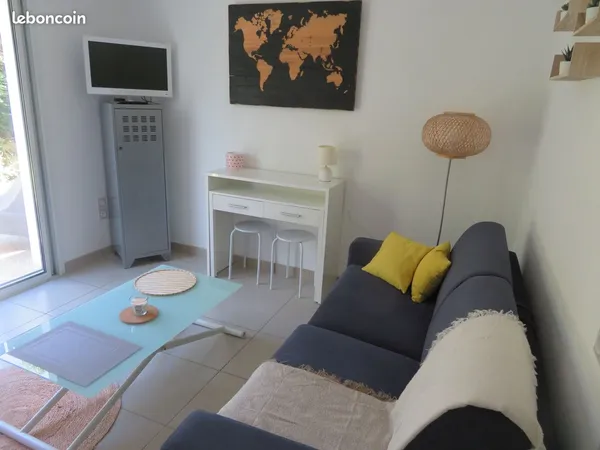 Studio TBE Bassussarry avec parking, cellier et terrasse