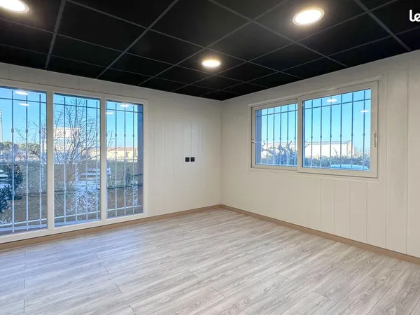 Bureau et espace de travail Location Villeneuve-lès-Béziers 30m² 399€