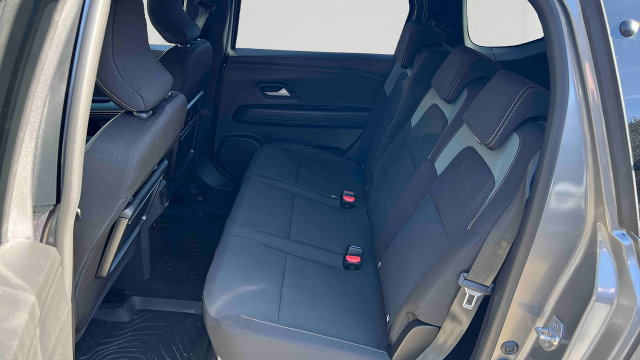Dacia Jogger Hybrid 155 7 pl — photo 12