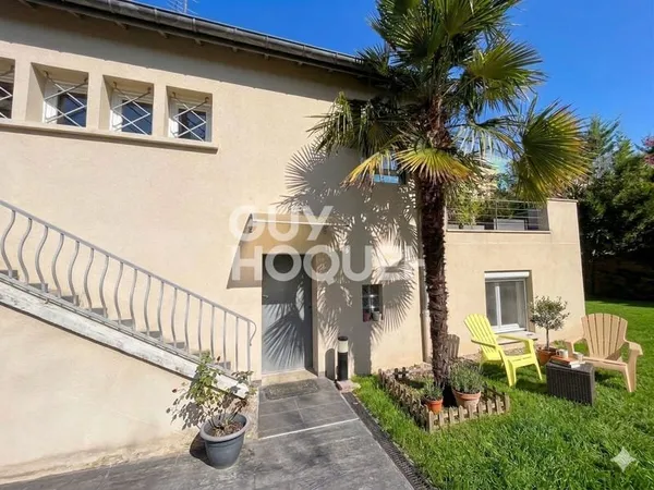 Maison familiale rénovée avec jardin & terrasse à Oullins
